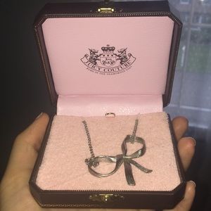 juicy couture bow necklace
